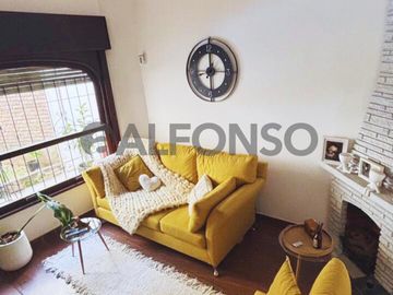 HERMOSO TIPO CASA CINCO AMBIENTES CON JARDIN Y PILETA