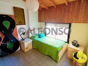 HERMOSO TIPO CASA CINCO AMBIENTES CON JARDIN Y PILETA