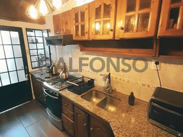 HERMOSO TIPO CASA CINCO AMBIENTES CON JARDIN Y PILETA