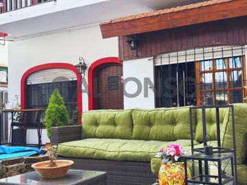 HERMOSO TIPO CASA CINCO AMBIENTES CON JARDIN Y PILETA