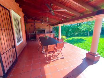 Importante casa de 3 dormitorios, barrio privado Casco Viejo, Yerba Buena