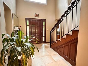 Importante casa de 3 dormitorios, barrio privado Casco Viejo, Yerba Buena