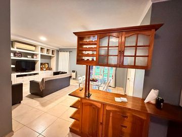 Importante casa de 3 dormitorios, barrio privado Casco Viejo, Yerba Buena