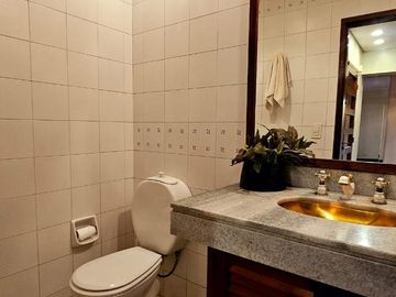 Importante casa de 5 dormitorios en VENTA en lote de 832 m2, zona Parque Guillermina, SMT