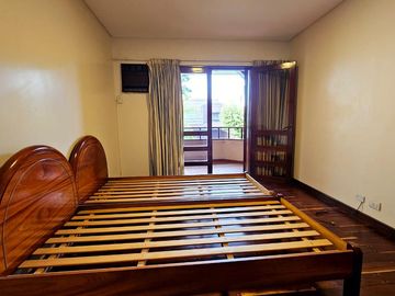 Importante casa de 5 dormitorios en VENTA en lote de 832 m2, zona Parque Guillermina, SMT