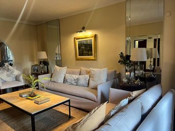 Importante casa de 5 dormitorios en VENTA en lote de 832 m2, zona Parque Guillermina, SMT