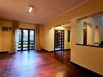 Importante casa de 5 dormitorios en VENTA en lote de 832 m2, zona Parque Guillermina, SMT