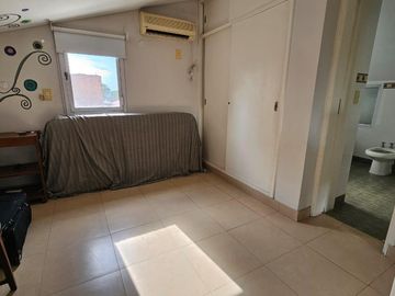 Importante casa de 5 dormitorios en VENTA en lote de 832 m2, zona Parque Guillermina, SMT