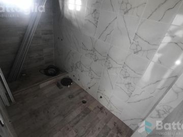 Departamento con espacio vehicular y parrilla en Costa Azul