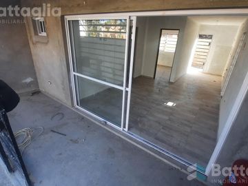 Departamento con espacio vehicular y parrilla en Costa Azul