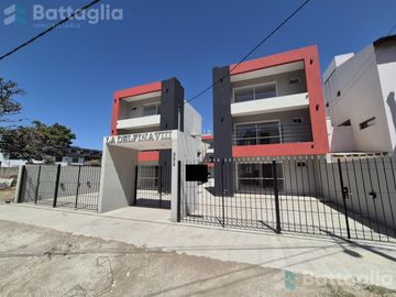 Departamento con espacio vehicular y parrilla en Costa Azul