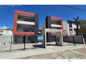 Departamento con espacio vehicular y parrilla en Costa Azul