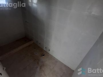 Departamento con espacio vehicular y parrilla en Costa Azul