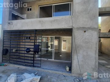 Departamento con espacio vehicular y parrilla en Costa Azul