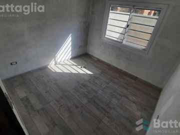 Departamento con espacio vehicular y parrilla en Costa Azul