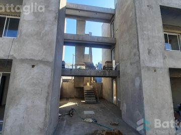 Departamento con espacio vehicular y parrilla en Costa Azul