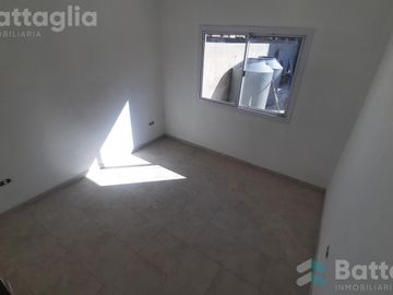 Departamento con espacio vehicular y parrilla en Costa Azul