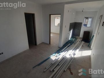 Departamento con espacio vehicular y parrilla en Costa Azul