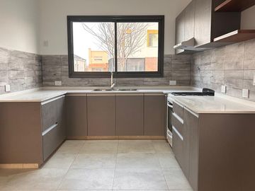 Excelente casa a estrenar en venta en Santo Tomas