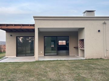 Excelente casa a estrenar en venta en Santo Tomas