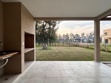 Excelente casa a estrenar en venta en Santo Tomas
