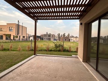 Excelente casa a estrenar en venta en Santo Tomas