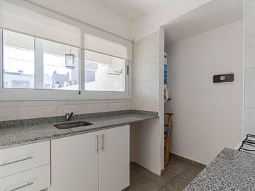 Departamento 2 amb en duplex con cochera cubierta en  Parque Patricios Estación Buenos Aires
