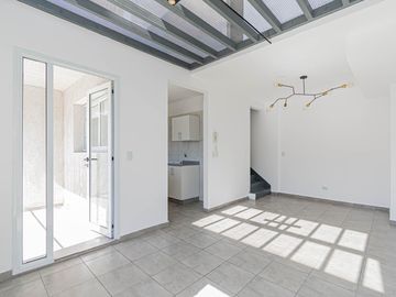 Departamento 2 amb en duplex con cochera cubierta en  Parque Patricios Estación Buenos Aires