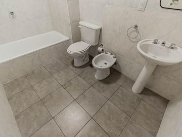 Departamento 2 amb en duplex con cochera cubierta en  Parque Patricios Estación Buenos Aires