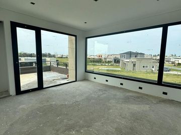 Casa en Venta, 6 Ambientes,  en Haras Santa Maria, Loma Verde, Escobar, GBA Norte
