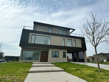 Casa en Venta, 6 Ambientes,  en Haras Santa Maria, Loma Verde, Escobar, GBA Norte