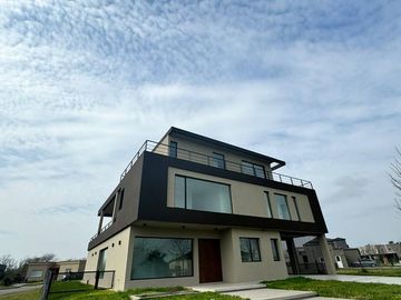 Casa en Venta, 6 Ambientes,  en Haras Santa Maria, Loma Verde, Escobar, GBA Norte