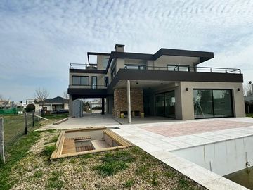 Casa en Venta, 6 Ambientes,  en Haras Santa Maria, Loma Verde, Escobar, GBA Norte