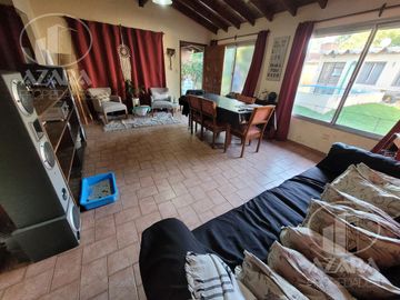 Casa lote propio  8,66 x 45  ideal 2 familias   en  beccar