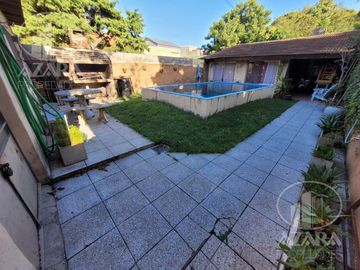 Casa lote propio  8,66 x 45  ideal 2 familias   en  beccar