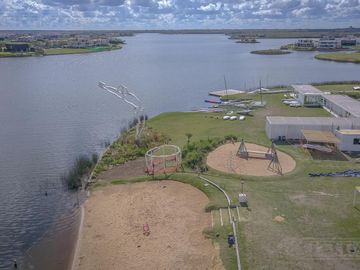 Casa al lago en venta, barrio Costas  - Puertos Escobar