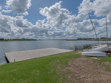 Casa al lago en venta, barrio Costas  - Puertos Escobar