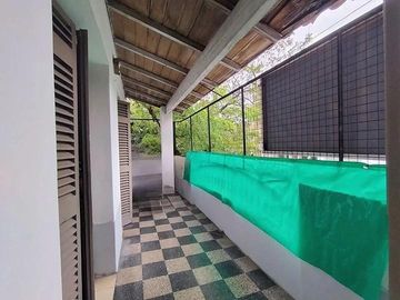 Venta PH tipo Departamento  4 ambientes con patio, Sin Expensas. Avellaneda al 1000-  Castelar Norte