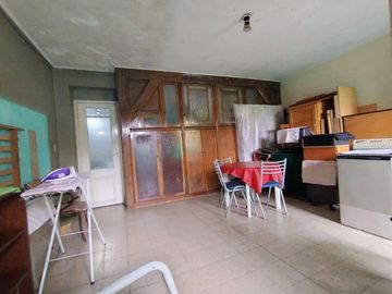 Venta PH tipo Departamento  4 ambientes con patio, Sin Expensas. Avellaneda al 1000-  Castelar Norte