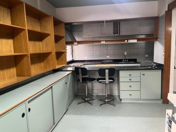 Departamento en VENTA  frente a Facultad de medicina -  3 Ambientes apto laboratorio y consultorio