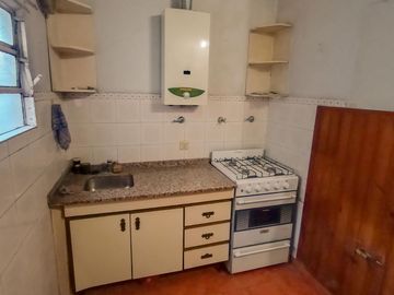 Venta PH en Lanús Oeste de 2 ambientes con Patio