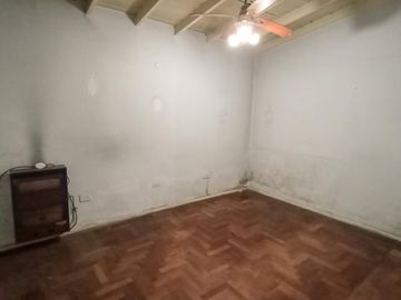 Venta PH en Lanús Oeste de 2 ambientes con Patio