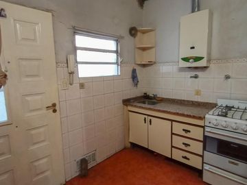 Venta PH en Lanús Oeste de 2 ambientes con Patio