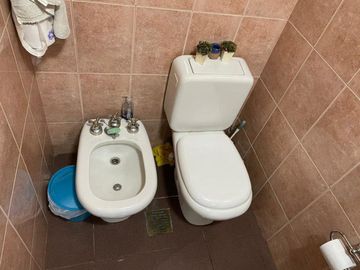 CASA 4 AMBIENTES - VENTA - MONTE GRANDE -  2 PLANTAS - QUINCHO - PARRILLA - PISCINA