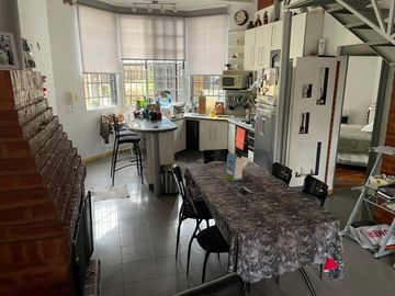 CASA 4 AMBIENTES - VENTA - MONTE GRANDE -  2 PLANTAS - QUINCHO - PARRILLA - PISCINA