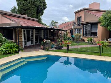 CASA 4 AMBIENTES - VENTA - MONTE GRANDE -  2 PLANTAS - QUINCHO - PARRILLA - PISCINA