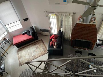 CASA 4 AMBIENTES - VENTA - MONTE GRANDE -  2 PLANTAS - QUINCHO - PARRILLA - PISCINA