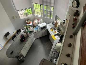 CASA 4 AMBIENTES - VENTA - MONTE GRANDE -  2 PLANTAS - QUINCHO - PARRILLA - PISCINA