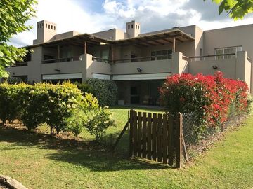 Comodo dormy duplex en Club de Campo El Naiconal