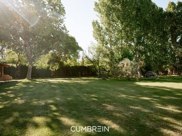 Hermosa quinta con laguna en Las Paredes